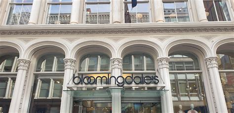 bloomingdale's hours today.